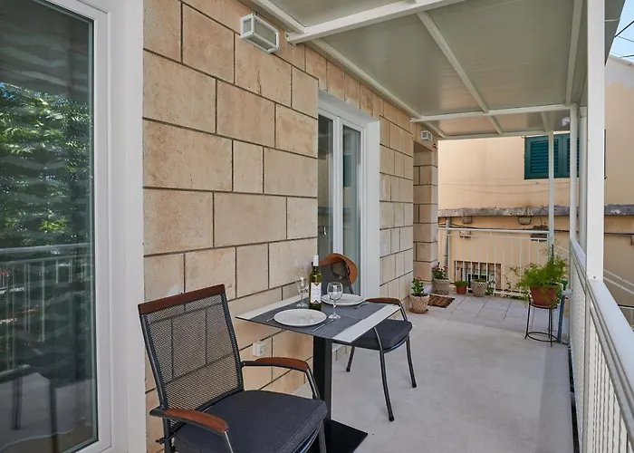 Newly Renovated Apt. Near To Entrance To Old Town