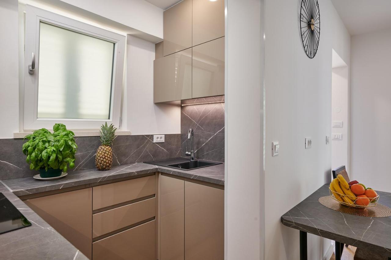 Newly Renovated Apt. Near To Entrance To Old Town