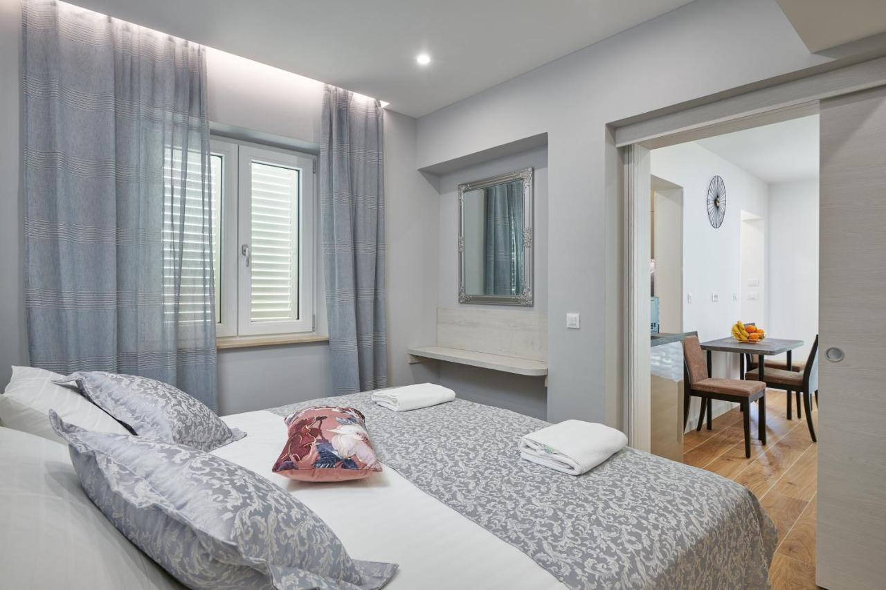 Newly Renovated Apt. Near To Entrance To Old Town Apartment