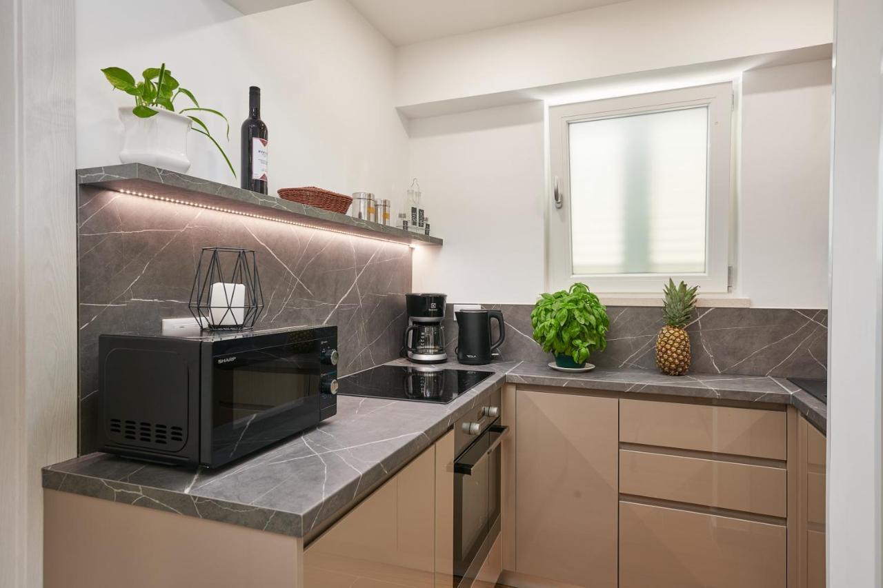 Newly Renovated Apt. Near To Entrance To Old Town Apartment *