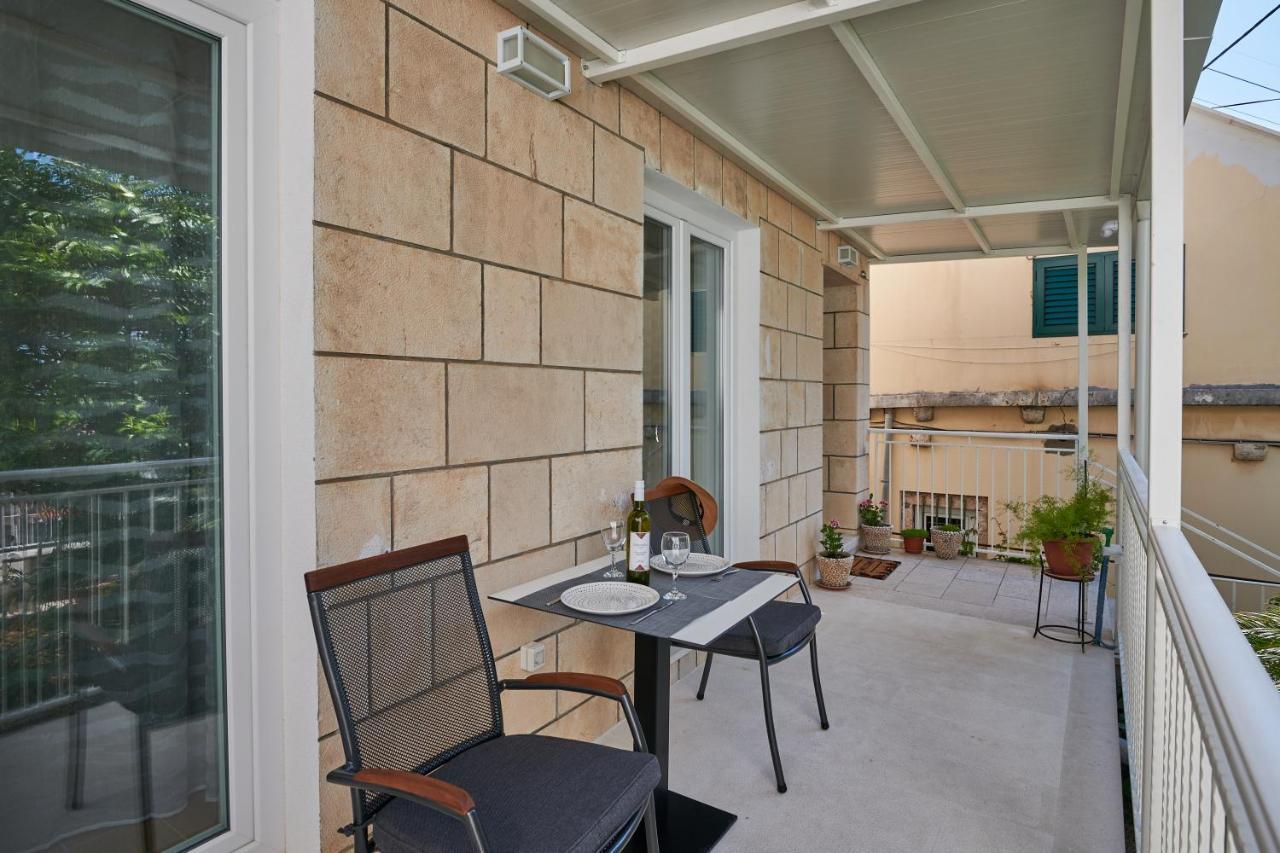 Newly Renovated Apt. Near To Entrance To Old Town Apartment